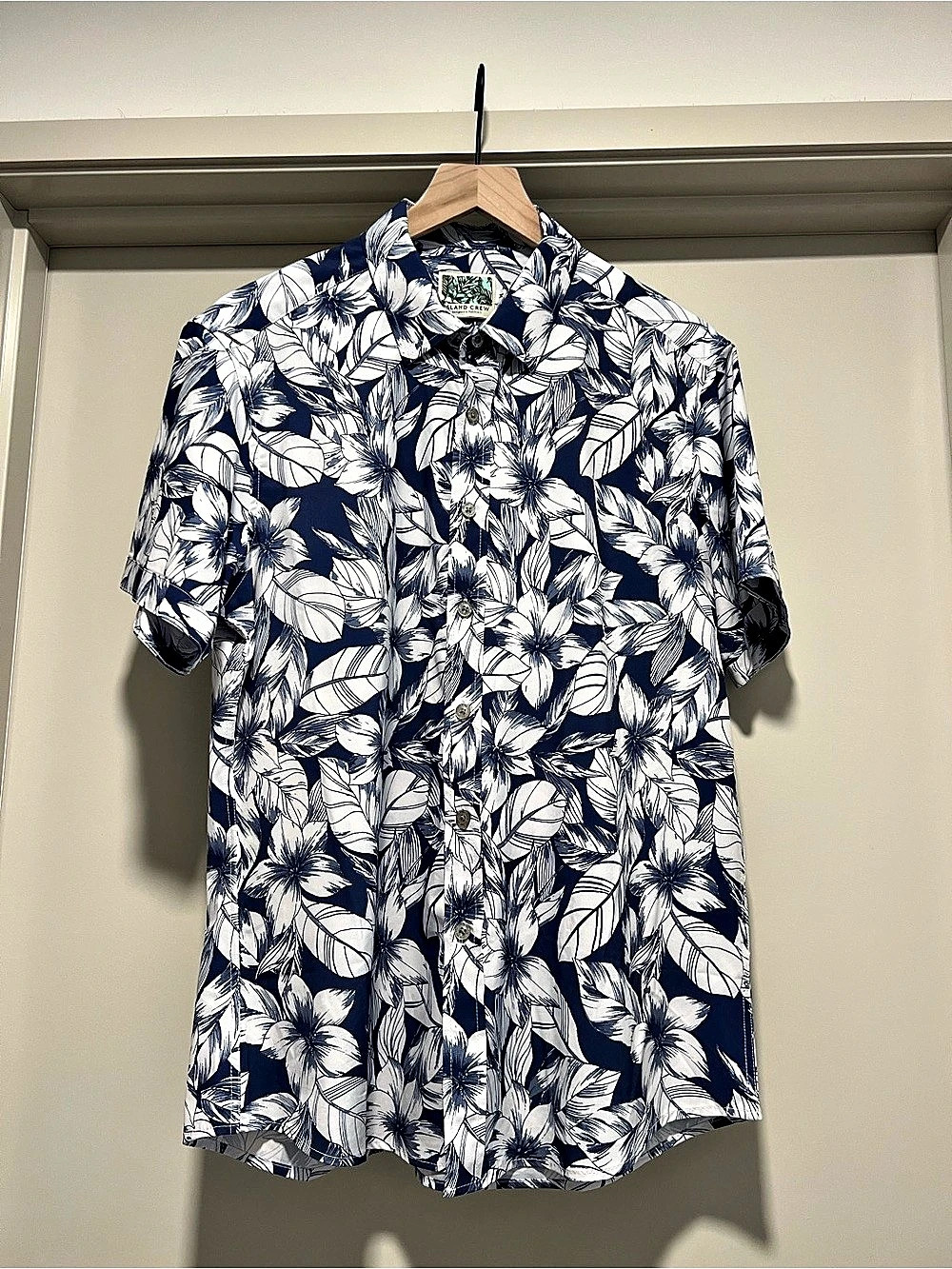 Island Crew Men's Aloha Shirt